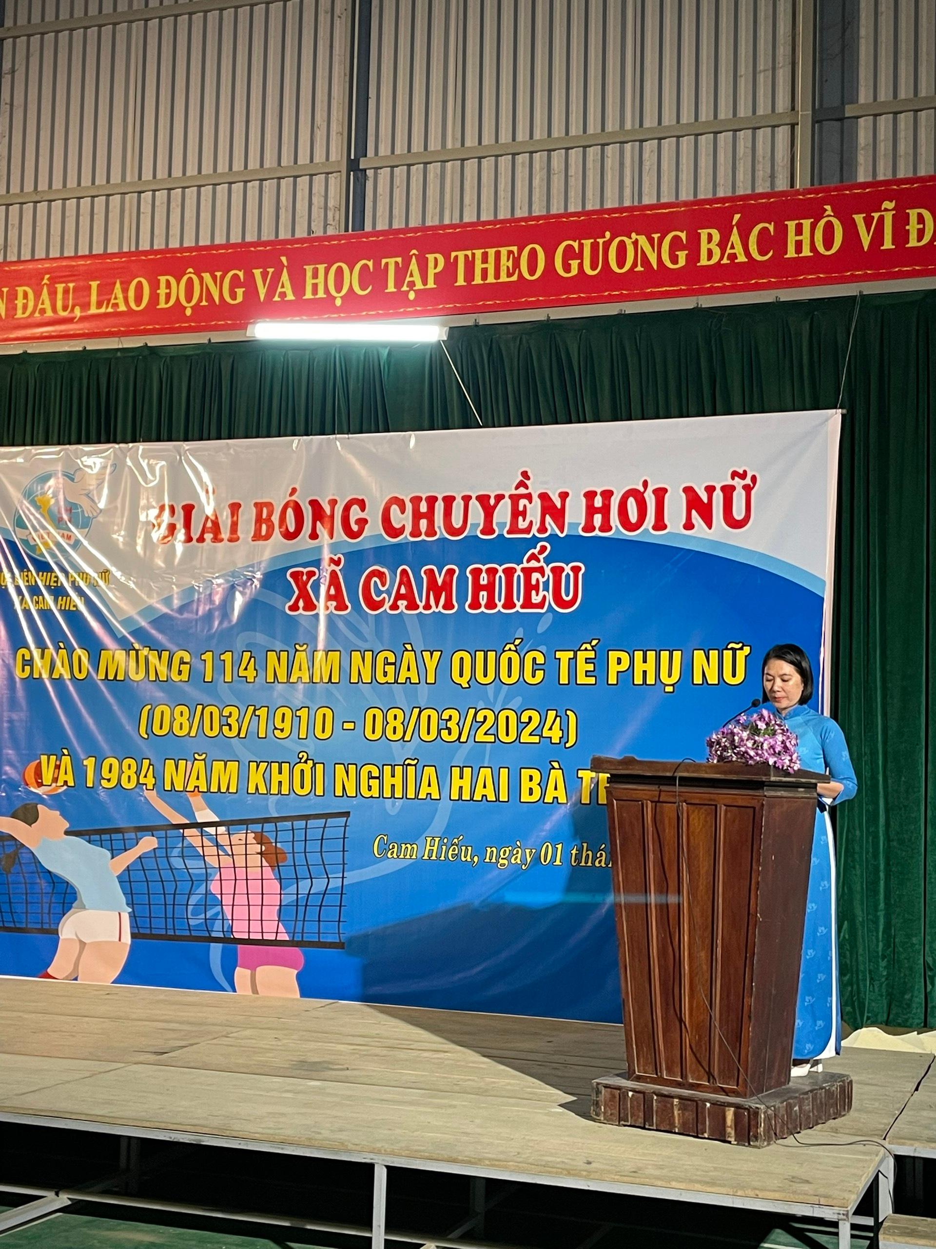 HỘI PHỤ NỮ XÃ TỔ CHỨC GIẢI BÓNG CHUYỀN HƠI